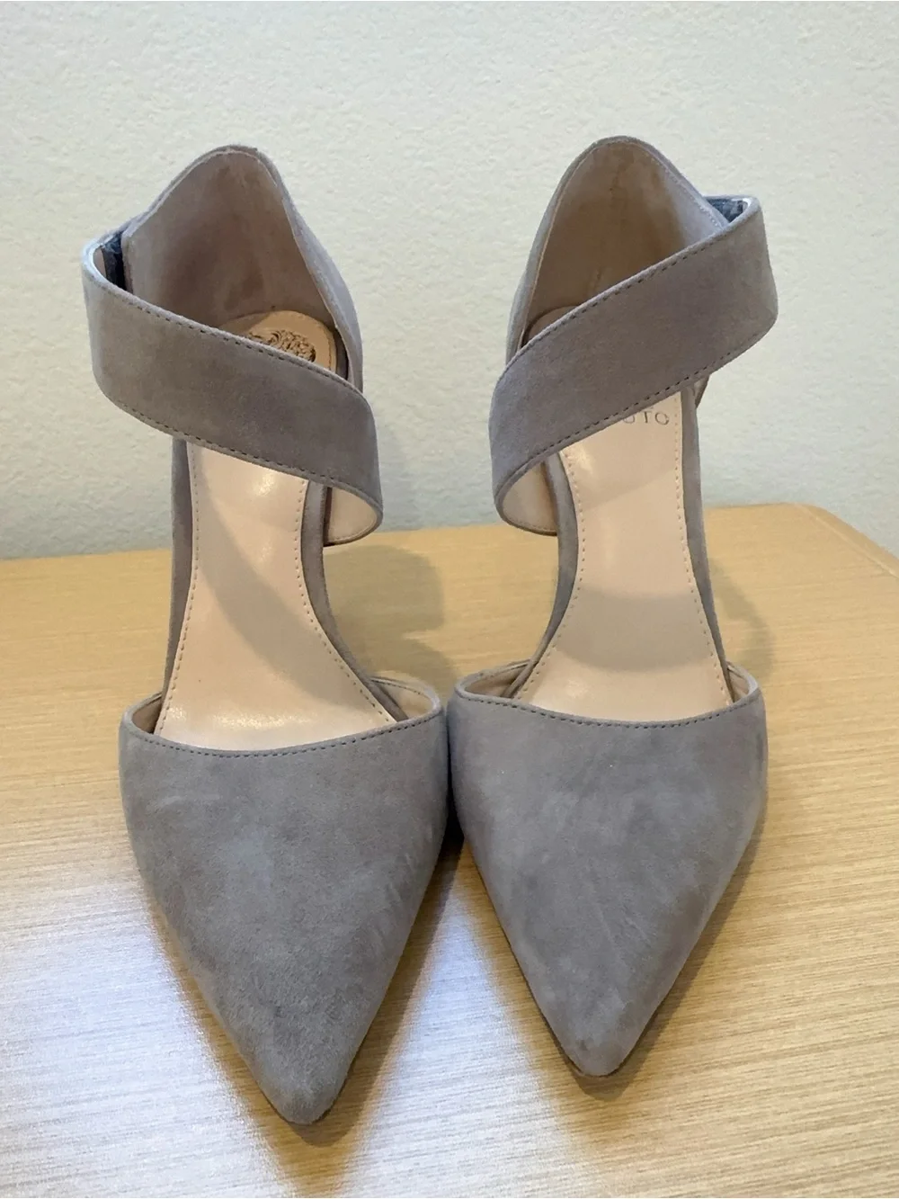 Vince Camuto Women’s Gray Suede Pointed Toe Ankle Strap Pumps Heels Size 5.5
